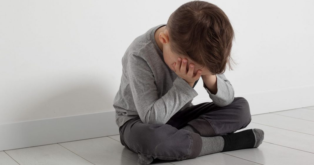 Pourquoi mon enfant obéit-il plus aux autres quà moi-min